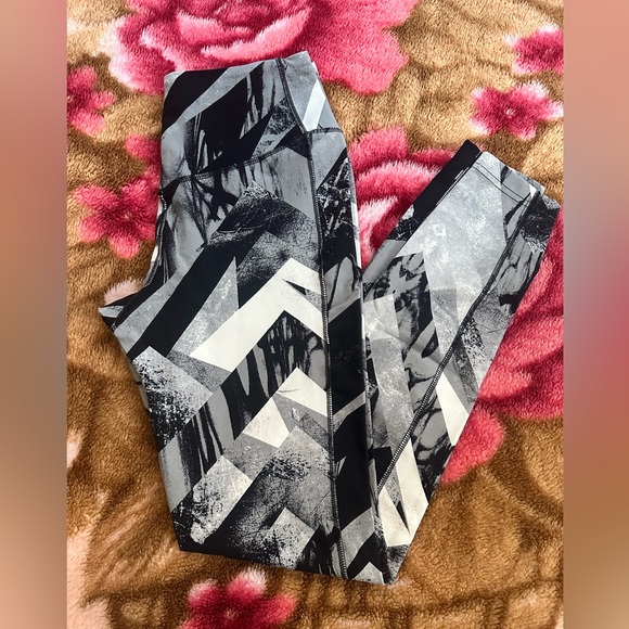 NIKE Dri-Fit Power Legend Botanical fresh printed leggings High Rise - Picture 3 of 7